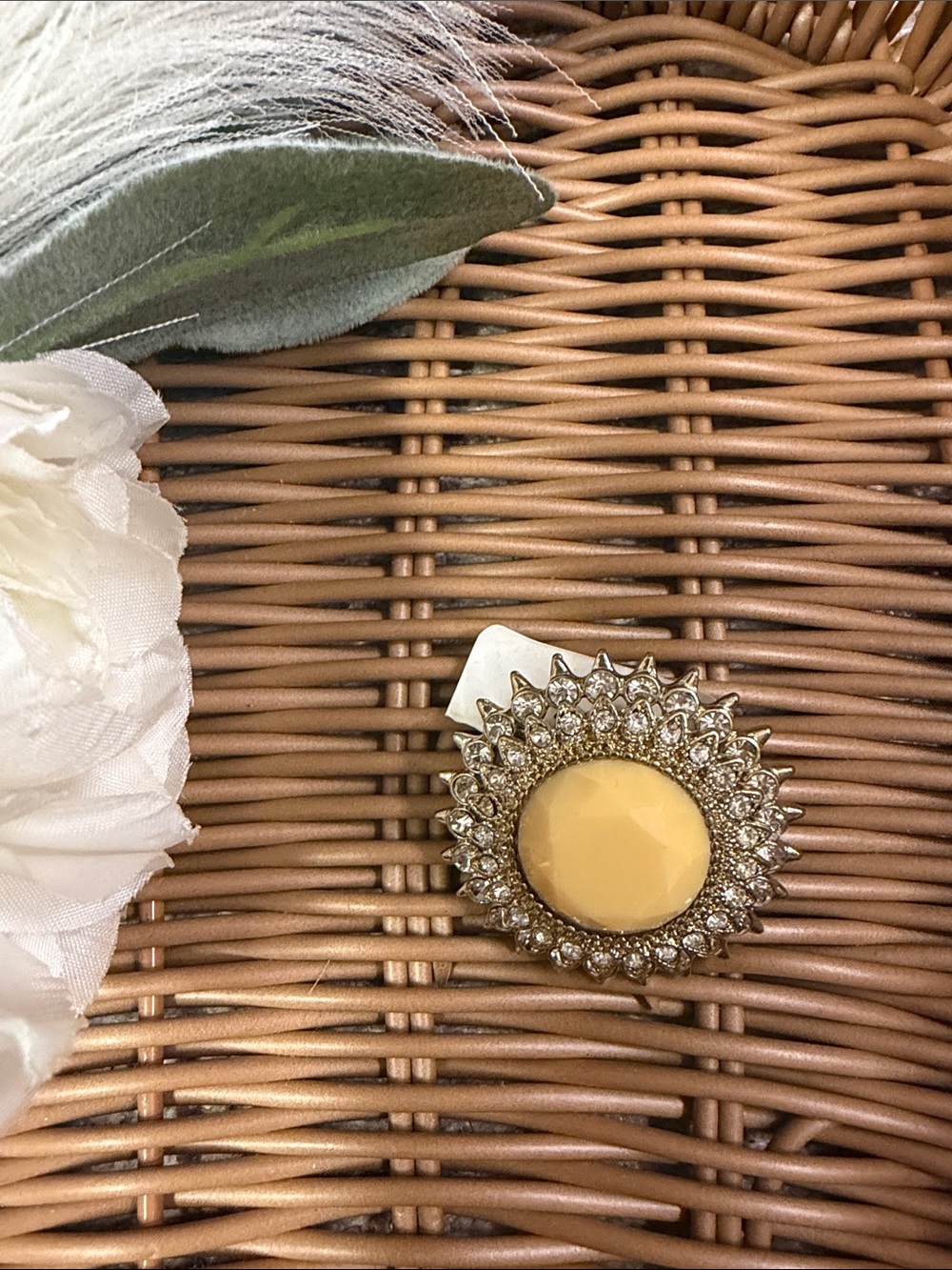 GOLD AND IVORY STATEMENT RING - W/STRETCHY BAND - NWT